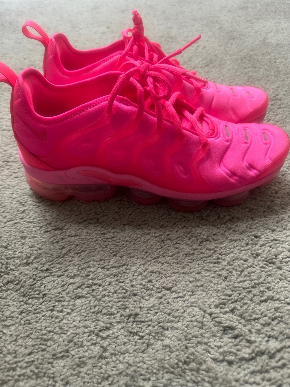 Nike Women's Vapormax Plus Hyperpink Neon Pink Sneakers - Vibrant Hot Pink - Picture 2 of 10